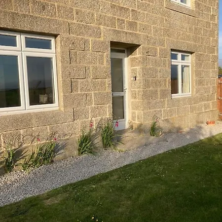 Lovely Spacious Flat With Sea Views, Sunsets, Garden And Woodburner Apartment