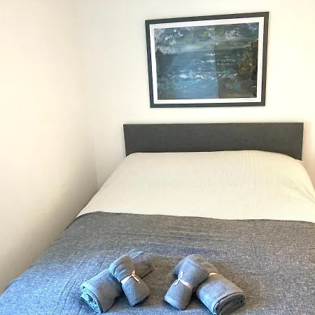 Lovely Spacious Flat With Sea Views, Sunsets, Garden And Woodburner Sennen